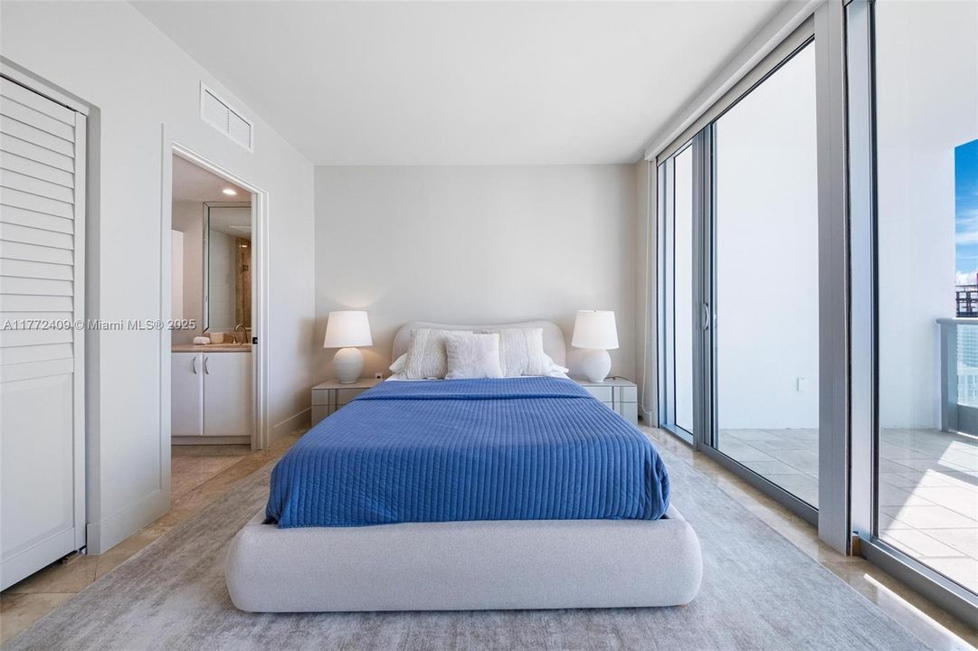 Active With Contract: $2,700,000 (3 beds, 3 baths, 2130 Square Feet)