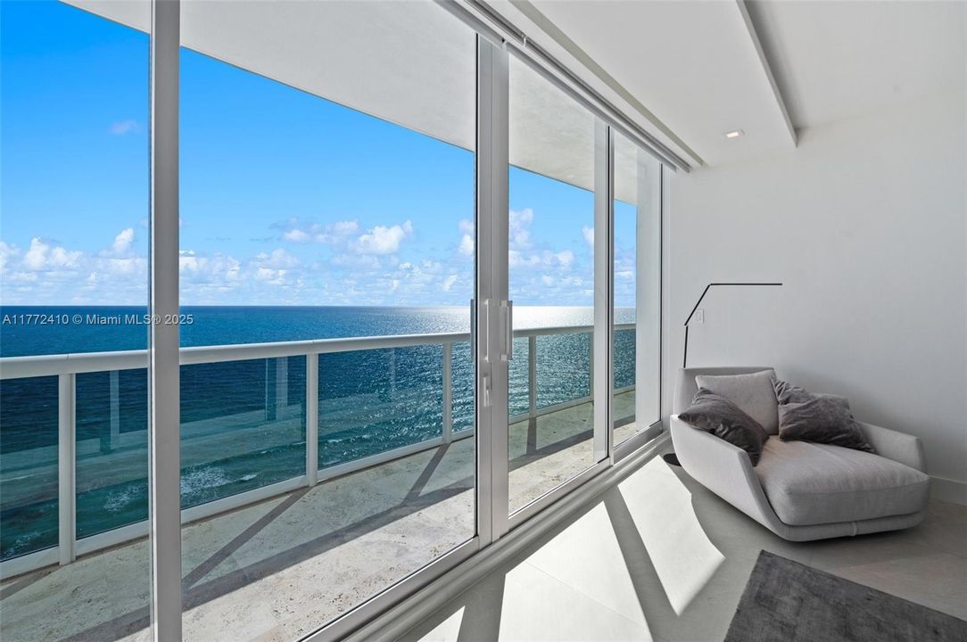 Active With Contract: $7,200,000 (3 beds, 3 baths, 2850 Square Feet)