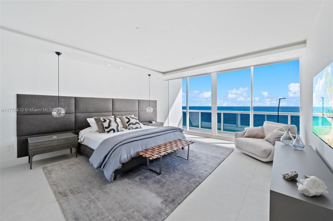 Active With Contract: $7,200,000 (3 beds, 3 baths, 2850 Square Feet)