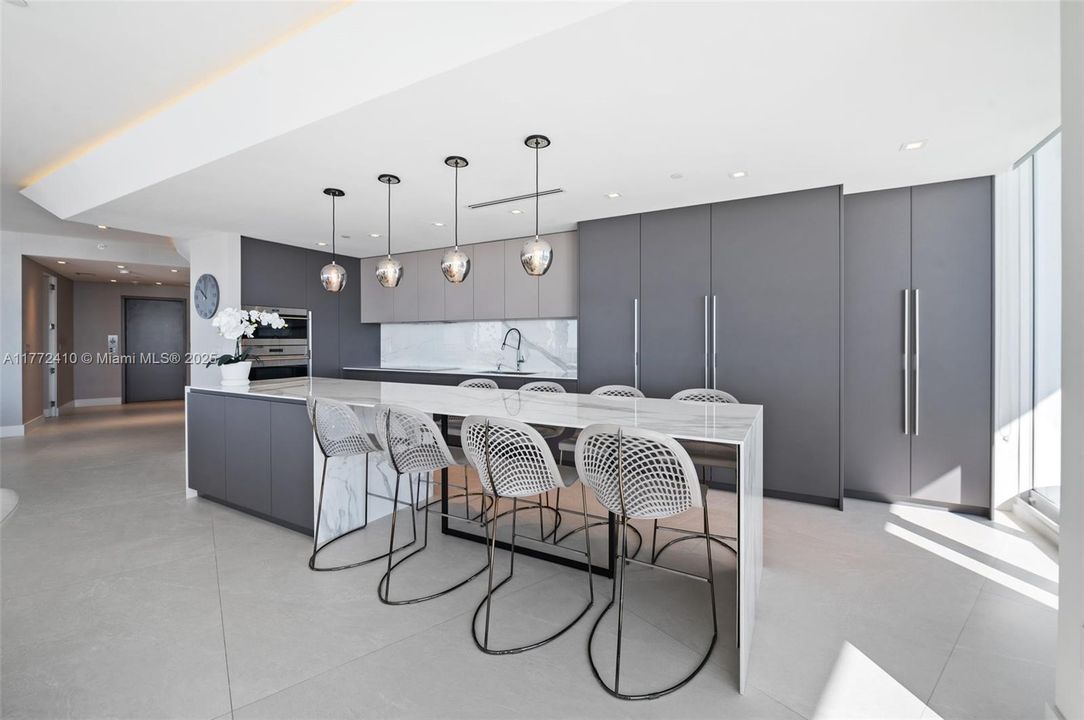 Active With Contract: $7,200,000 (3 beds, 3 baths, 2850 Square Feet)