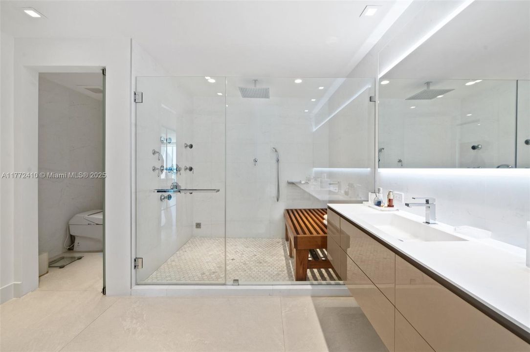 Active With Contract: $7,200,000 (3 beds, 3 baths, 2850 Square Feet)