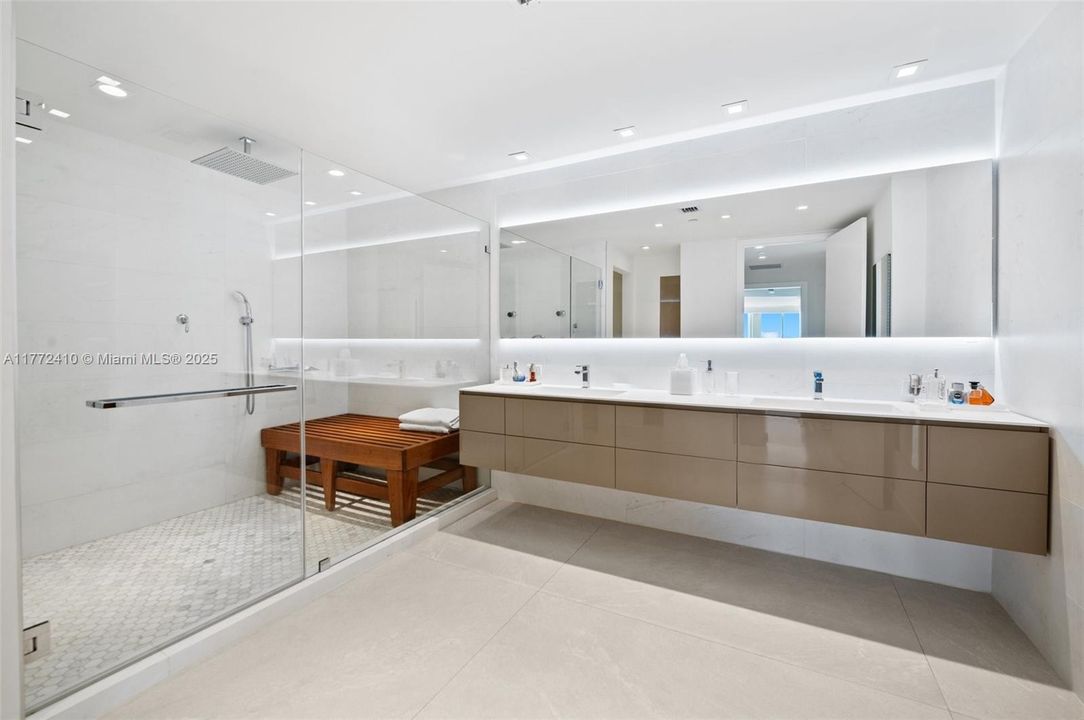 Active With Contract: $7,200,000 (3 beds, 3 baths, 2850 Square Feet)