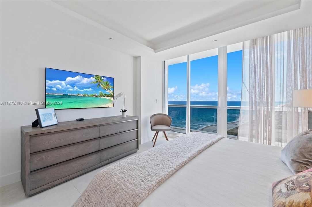 Active With Contract: $7,200,000 (3 beds, 3 baths, 2850 Square Feet)