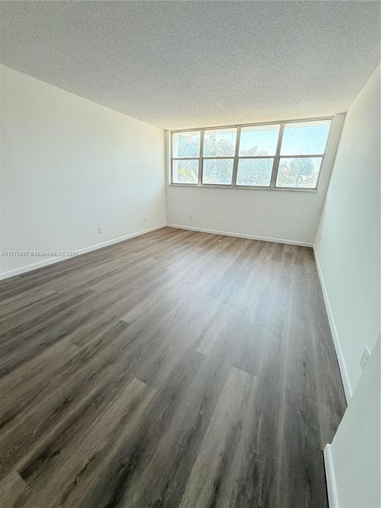 Recently Rented: $1,950 (2 beds, 2 baths, 1155 Square Feet)