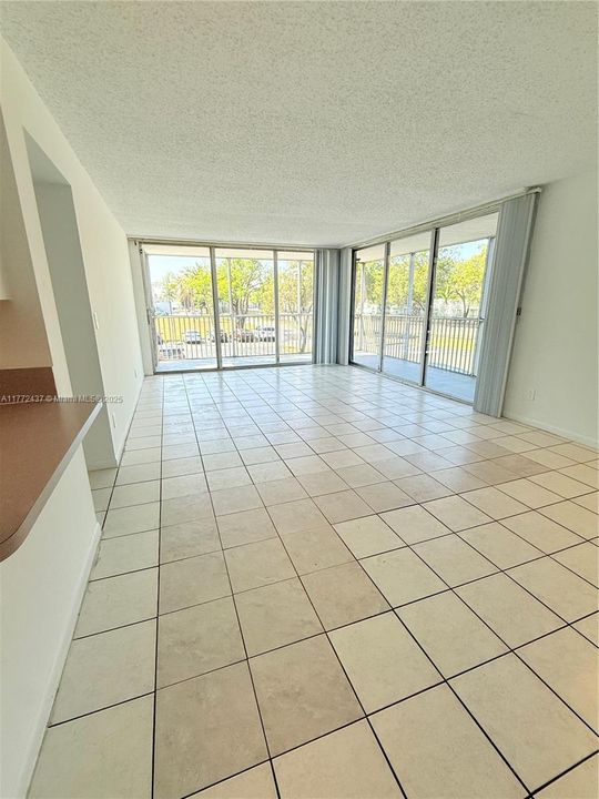 Recently Rented: $1,950 (2 beds, 2 baths, 1155 Square Feet)