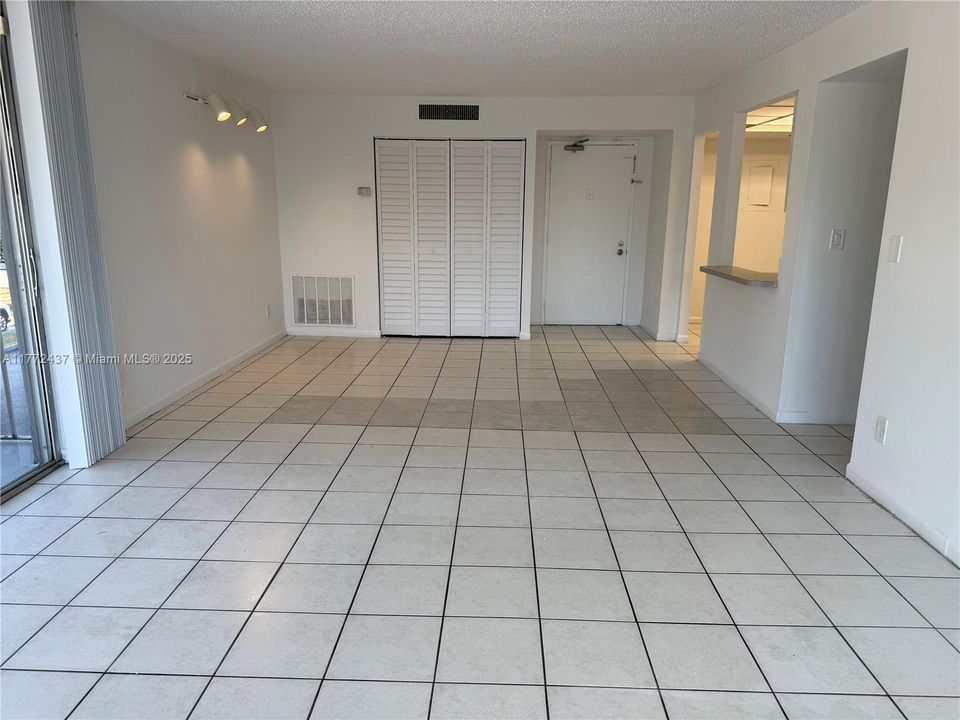 Recently Rented: $1,950 (2 beds, 2 baths, 1155 Square Feet)