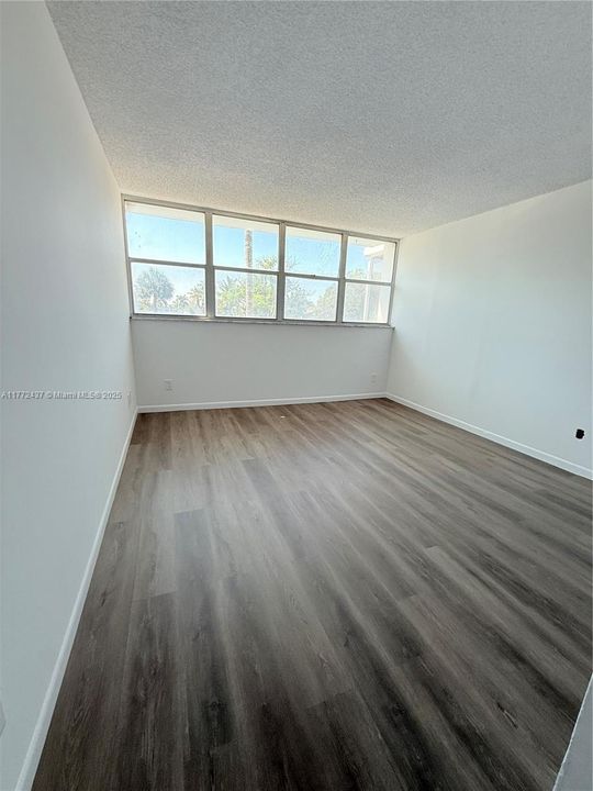 Recently Rented: $1,950 (2 beds, 2 baths, 1155 Square Feet)