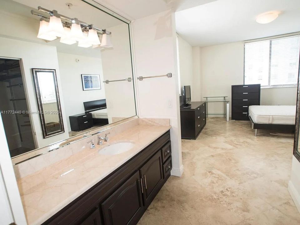 Недавно продано: $570,000 (2 спален, 2 ванн, 1053 Квадратных фут)