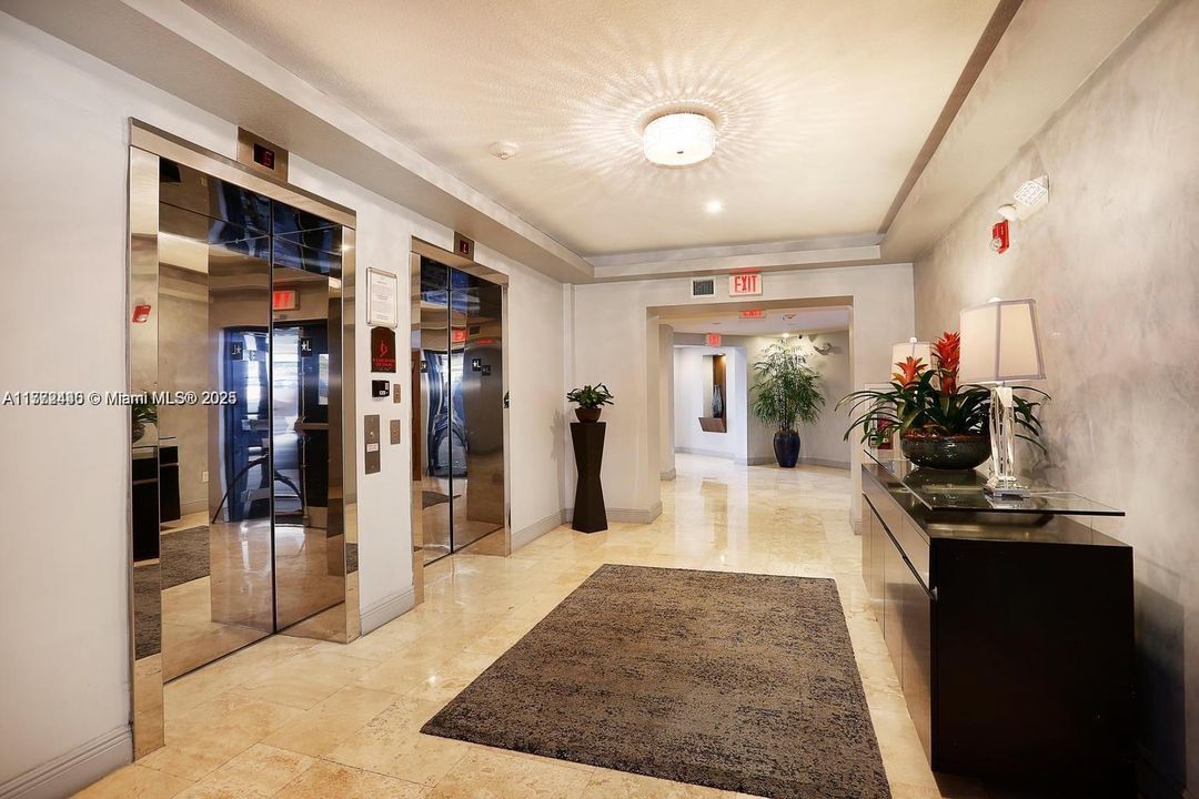 Недавно продано: $570,000 (2 спален, 2 ванн, 1053 Квадратных фут)