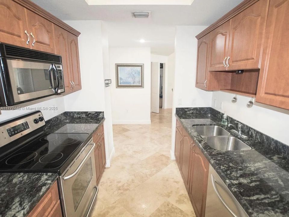 Недавно продано: $570,000 (2 спален, 2 ванн, 1053 Квадратных фут)