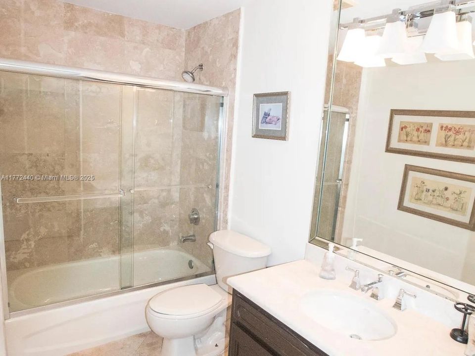 Недавно продано: $570,000 (2 спален, 2 ванн, 1053 Квадратных фут)