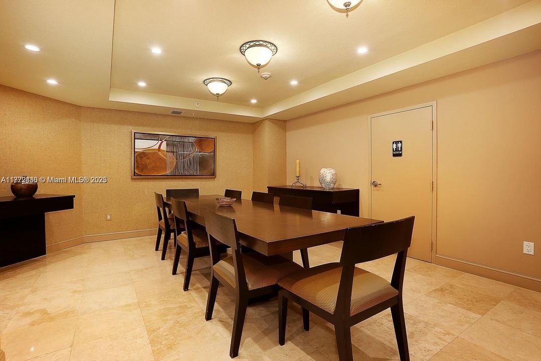 Недавно продано: $570,000 (2 спален, 2 ванн, 1053 Квадратных фут)