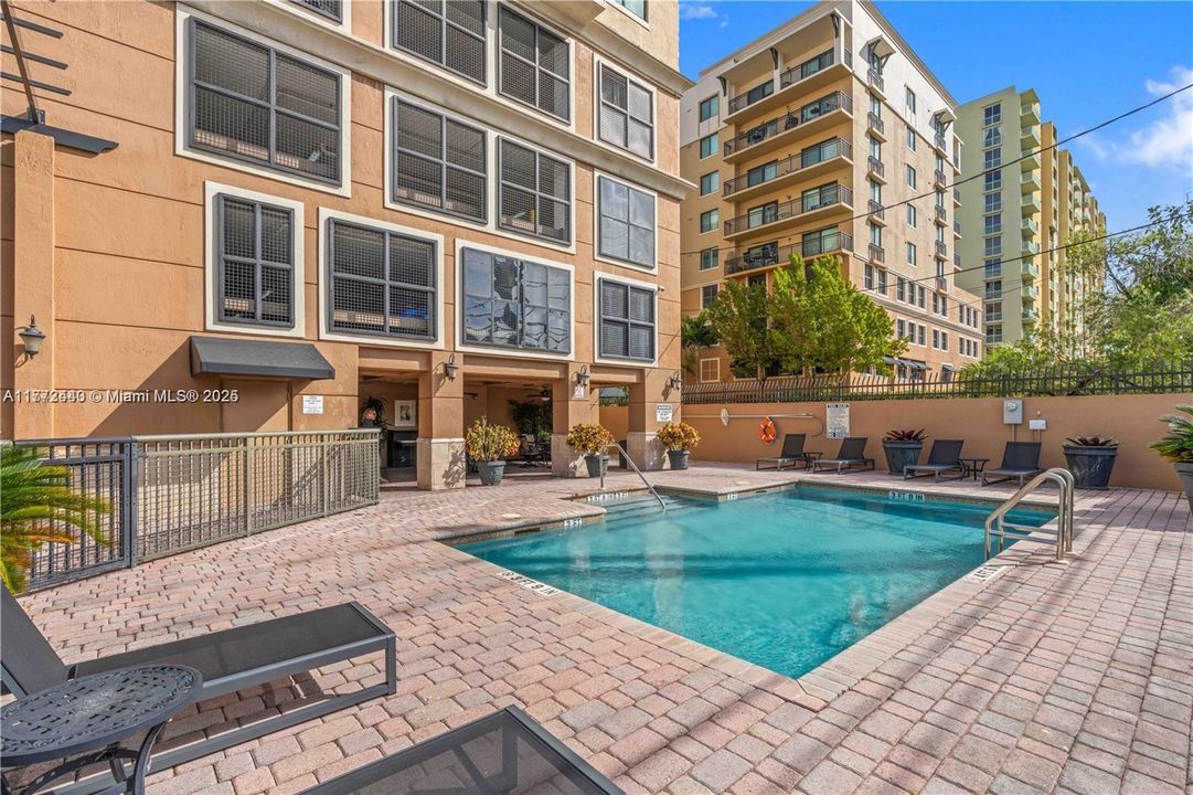 Недавно продано: $570,000 (2 спален, 2 ванн, 1053 Квадратных фут)