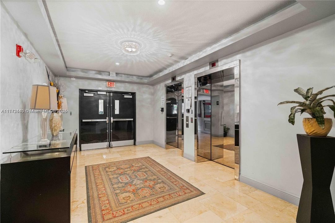 Недавно продано: $570,000 (2 спален, 2 ванн, 1053 Квадратных фут)