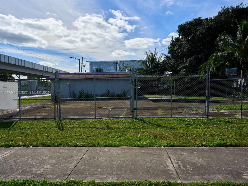 出租: $7,000 (0 贝兹, 0 浴室, 0 平方英尺)