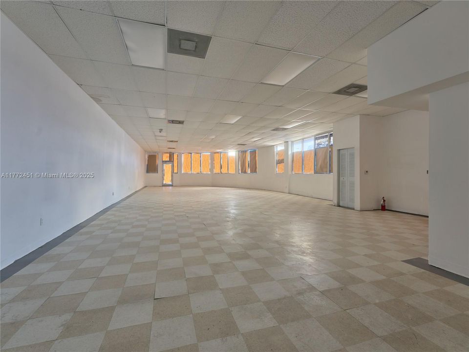 出租: $4,900 (0 贝兹, 0 浴室, 0 平方英尺)