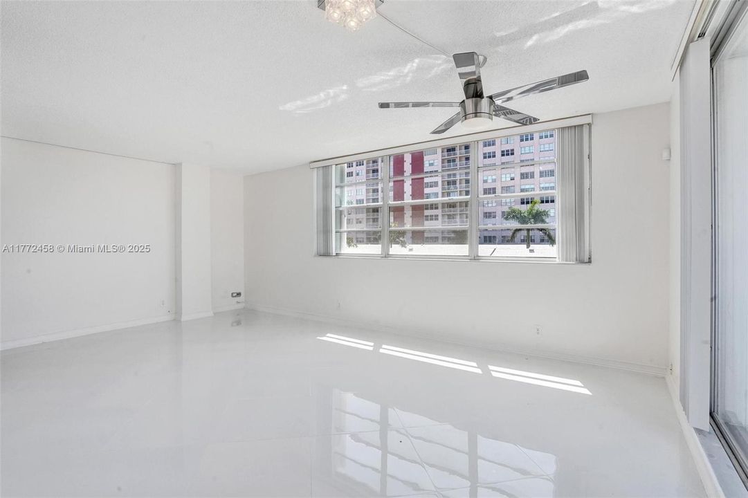 Vendido Recientemente: $350,000 (2 camas, 2 baños, 1250 Pies cuadrados)