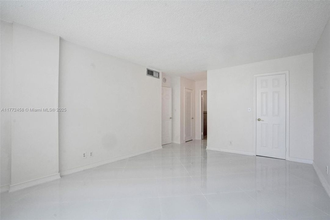 Vendido Recientemente: $350,000 (2 camas, 2 baños, 1250 Pies cuadrados)