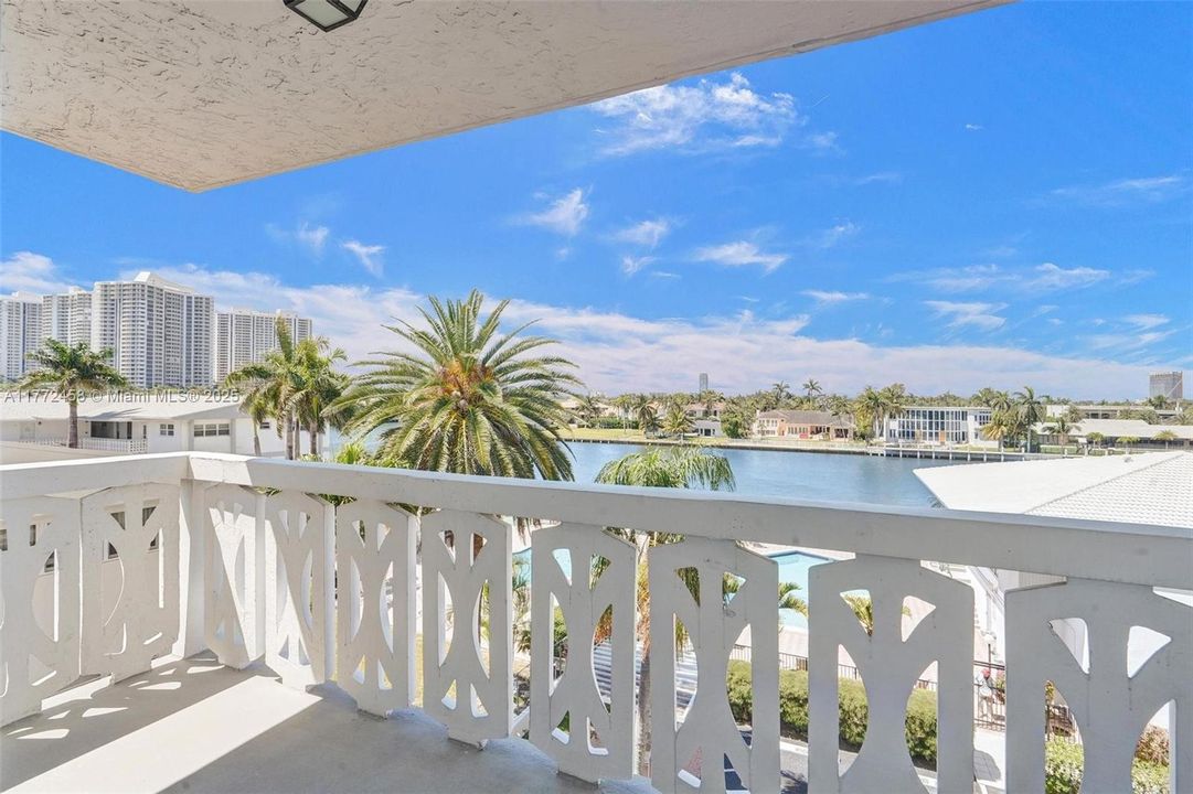 Vendido Recientemente: $350,000 (2 camas, 2 baños, 1250 Pies cuadrados)