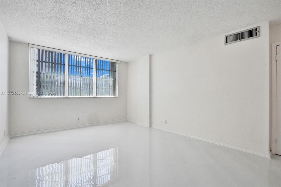 Vendido Recientemente: $350,000 (2 camas, 2 baños, 1250 Pies cuadrados)