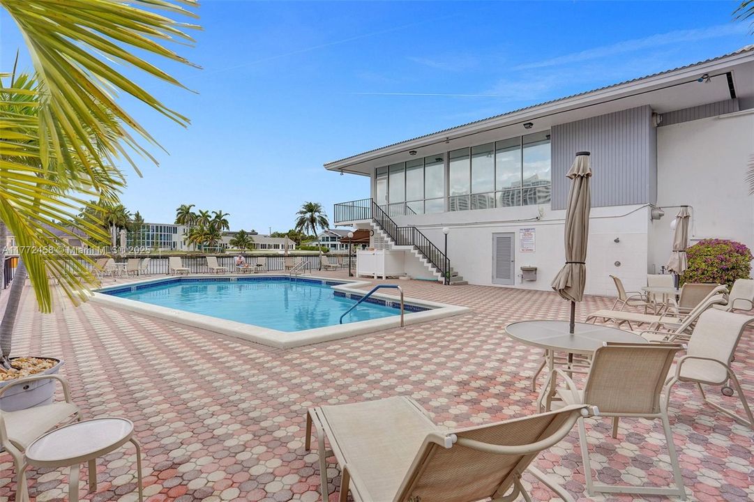 Vendido Recientemente: $350,000 (2 camas, 2 baños, 1250 Pies cuadrados)