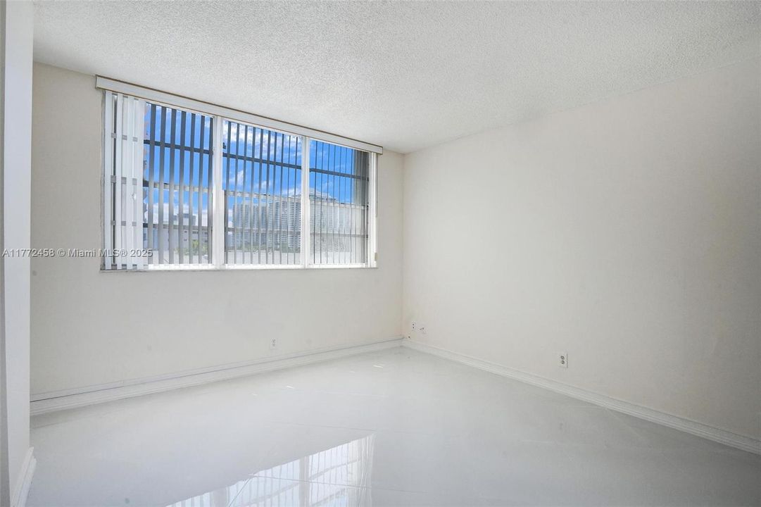 Vendido Recientemente: $350,000 (2 camas, 2 baños, 1250 Pies cuadrados)