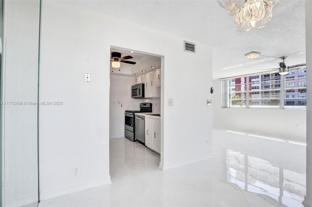 Vendido Recientemente: $350,000 (2 camas, 2 baños, 1250 Pies cuadrados)