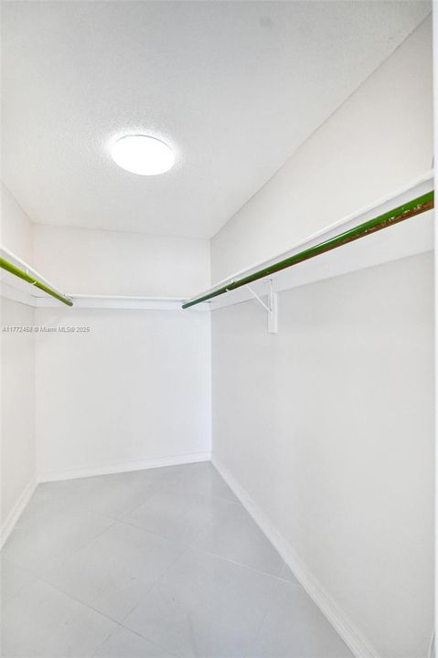 Vendido Recientemente: $350,000 (2 camas, 2 baños, 1250 Pies cuadrados)