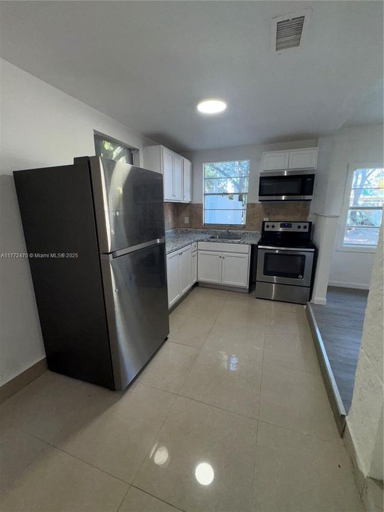 Recently Rented: $2,450 (2 beds, 2 baths, 754 Square Feet)