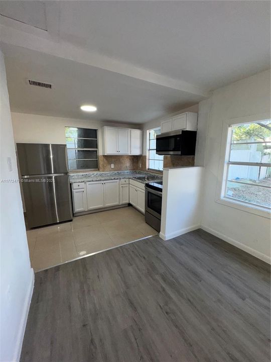 Recently Rented: $2,450 (2 beds, 2 baths, 754 Square Feet)