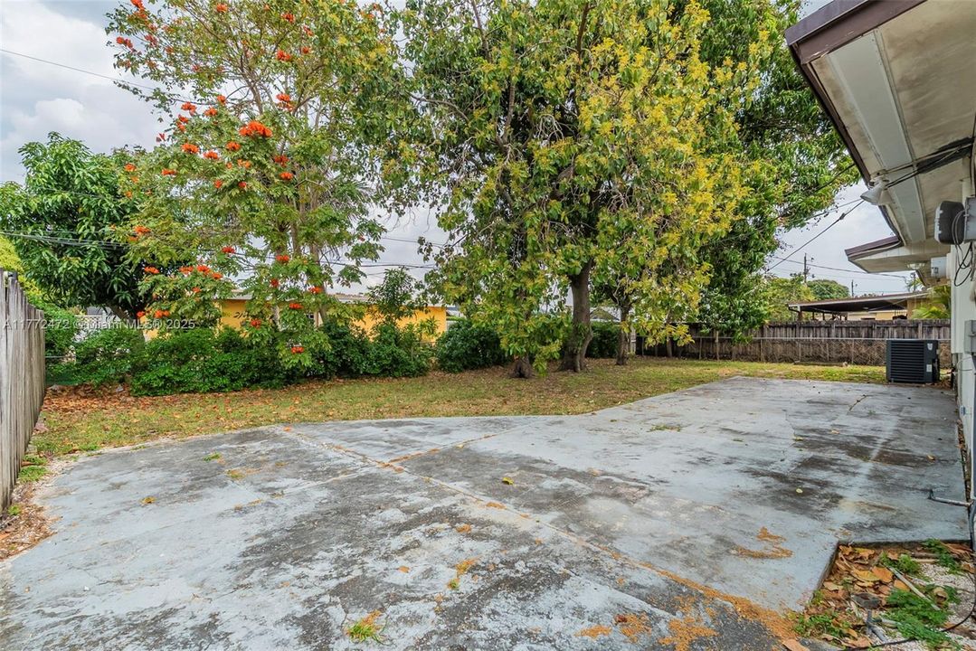 Recently Sold: $555,000 (3 beds, 2 baths, 1422 Square Feet)