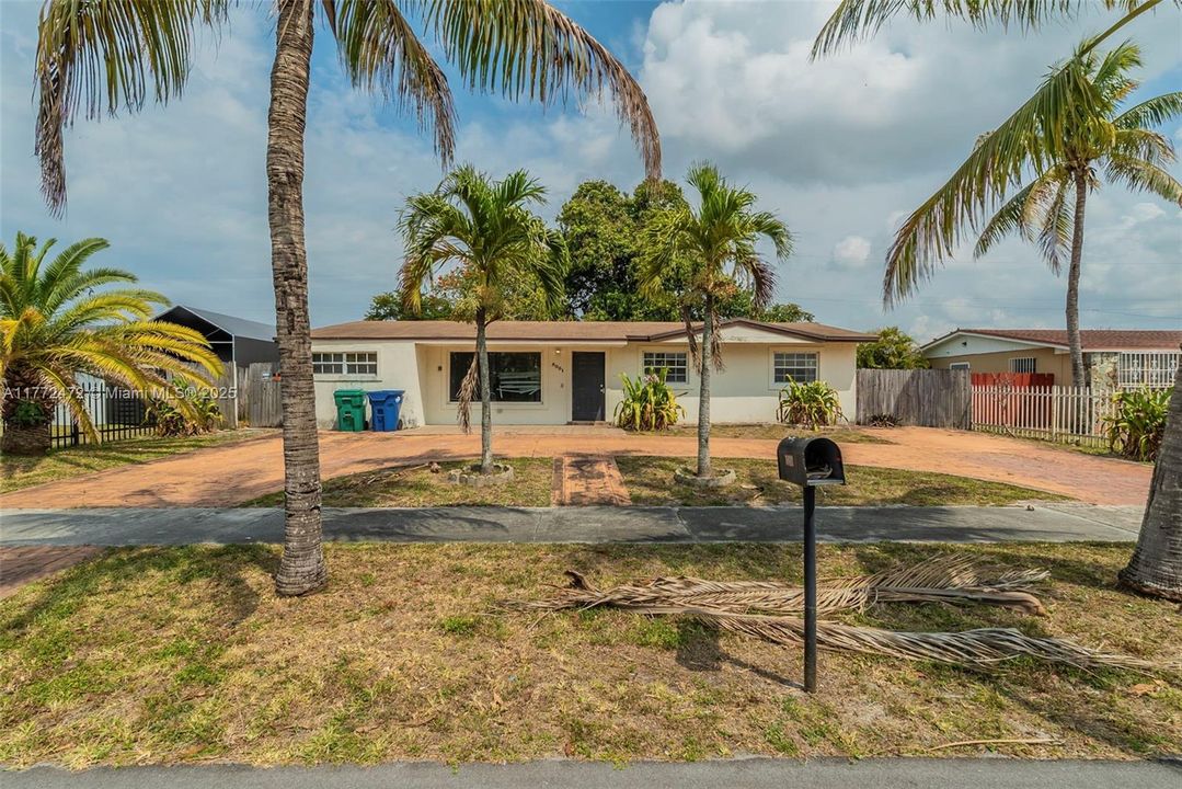 Recently Sold: $555,000 (3 beds, 2 baths, 1422 Square Feet)