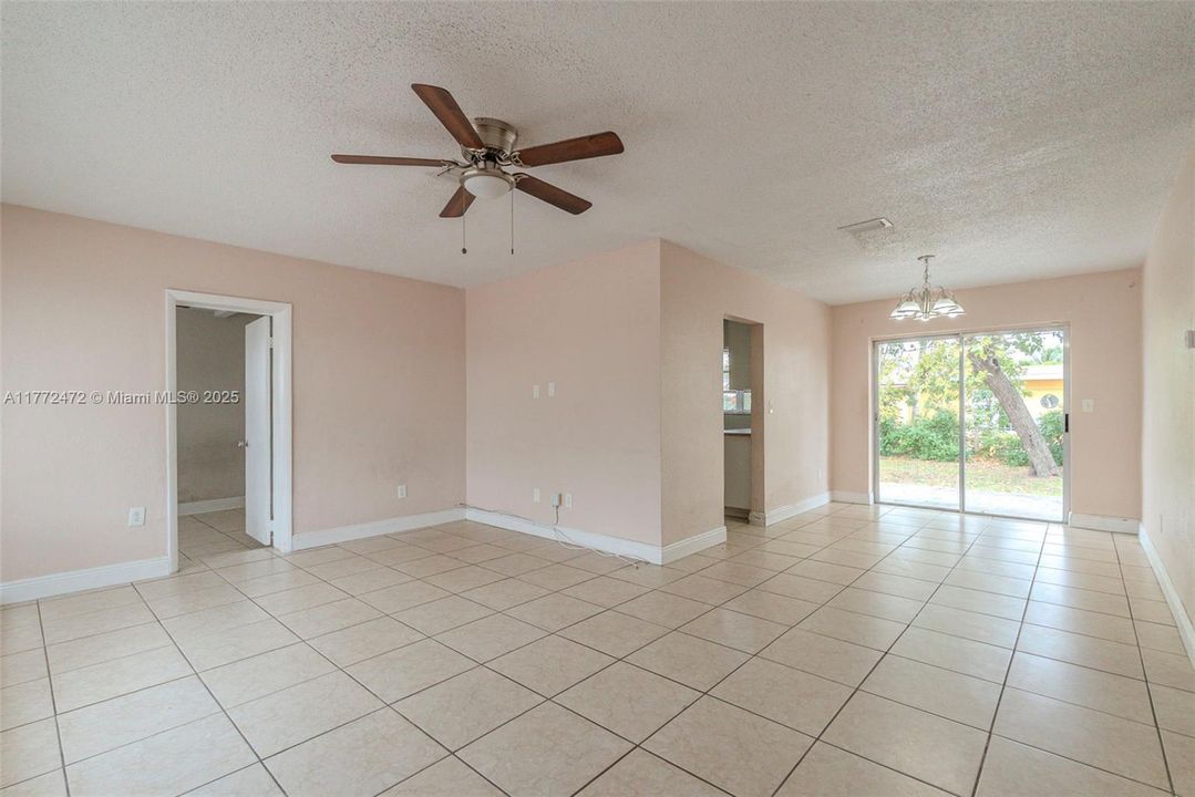 Recently Sold: $555,000 (3 beds, 2 baths, 1422 Square Feet)