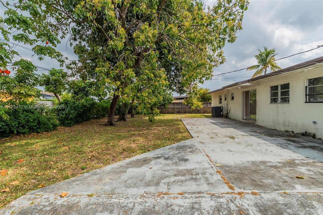 Recently Sold: $555,000 (3 beds, 2 baths, 1422 Square Feet)