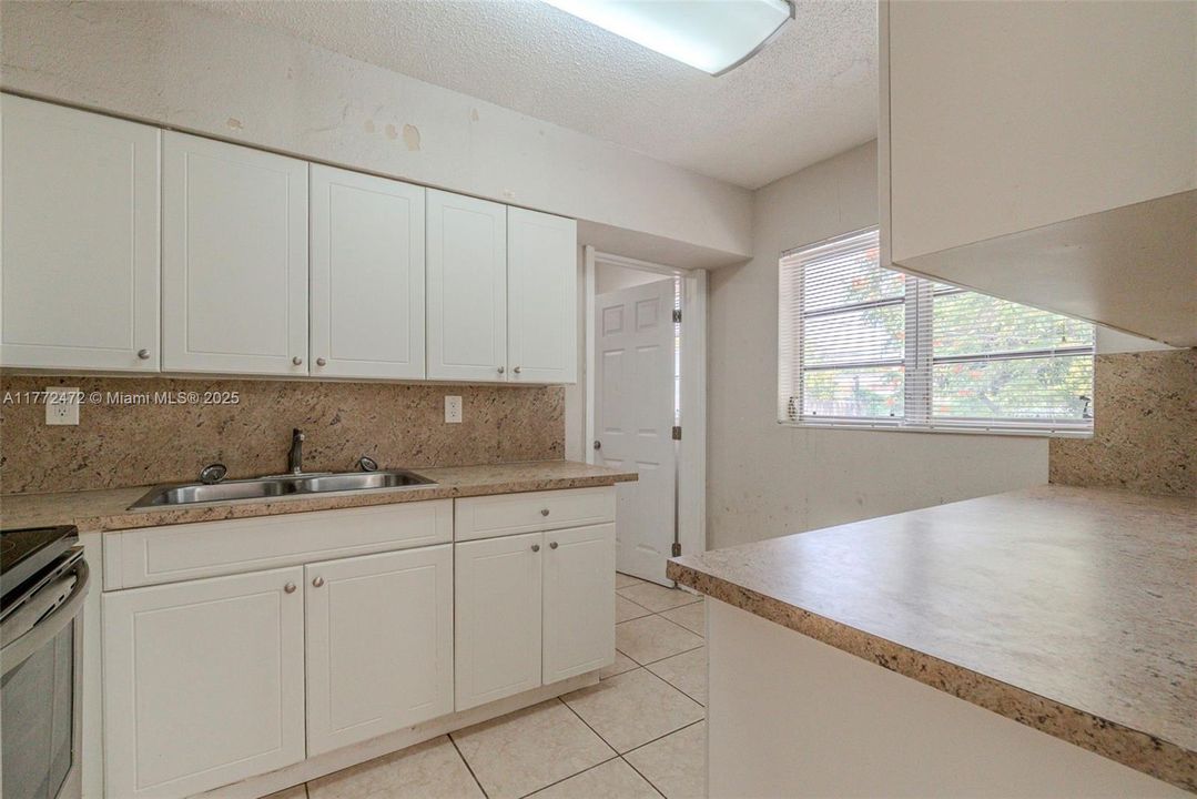 Recently Sold: $555,000 (3 beds, 2 baths, 1422 Square Feet)