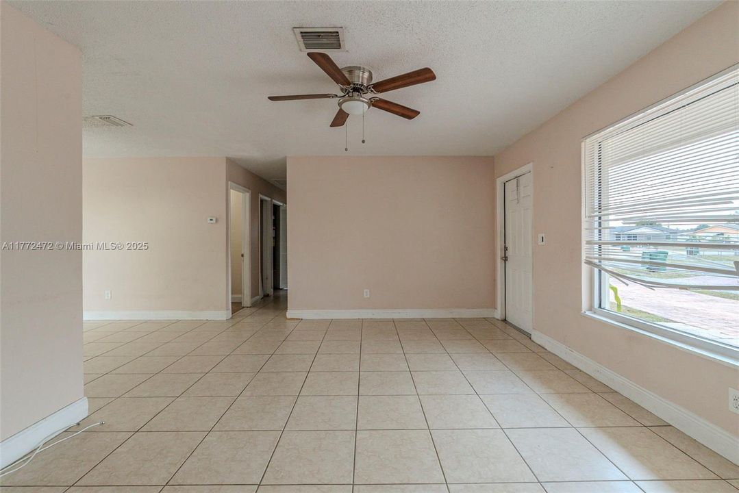 Recently Sold: $555,000 (3 beds, 2 baths, 1422 Square Feet)