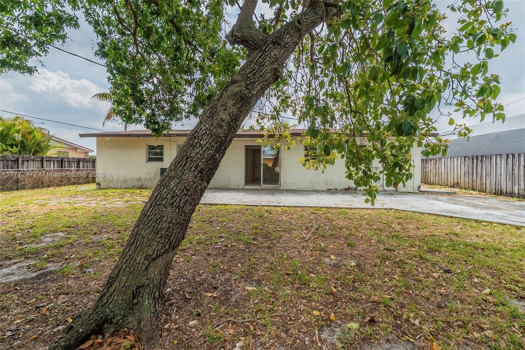 Recently Sold: $555,000 (3 beds, 2 baths, 1422 Square Feet)