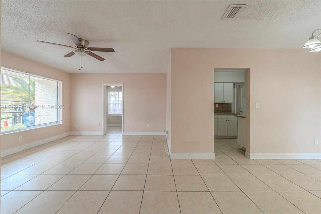 Recently Sold: $555,000 (3 beds, 2 baths, 1422 Square Feet)