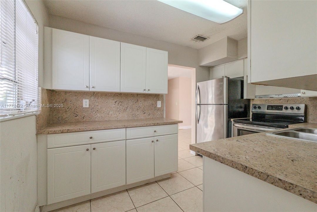 Recently Sold: $555,000 (3 beds, 2 baths, 1422 Square Feet)