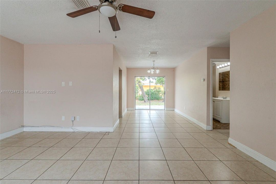 Recently Sold: $555,000 (3 beds, 2 baths, 1422 Square Feet)