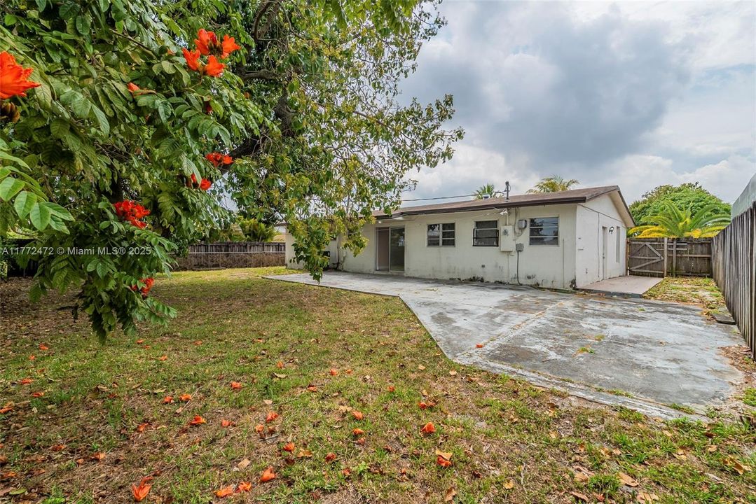 Recently Sold: $555,000 (3 beds, 2 baths, 1422 Square Feet)