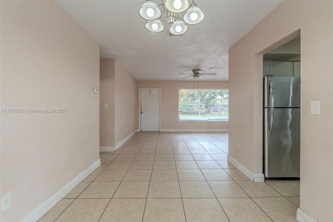 Recently Sold: $555,000 (3 beds, 2 baths, 1422 Square Feet)