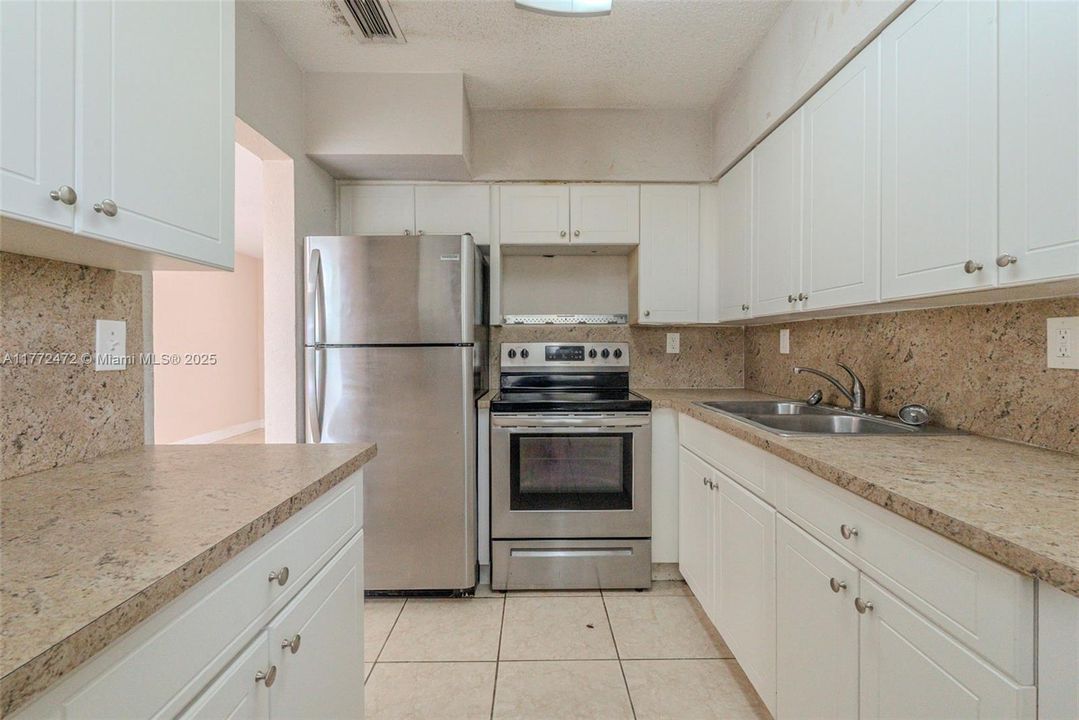 Recently Sold: $555,000 (3 beds, 2 baths, 1422 Square Feet)