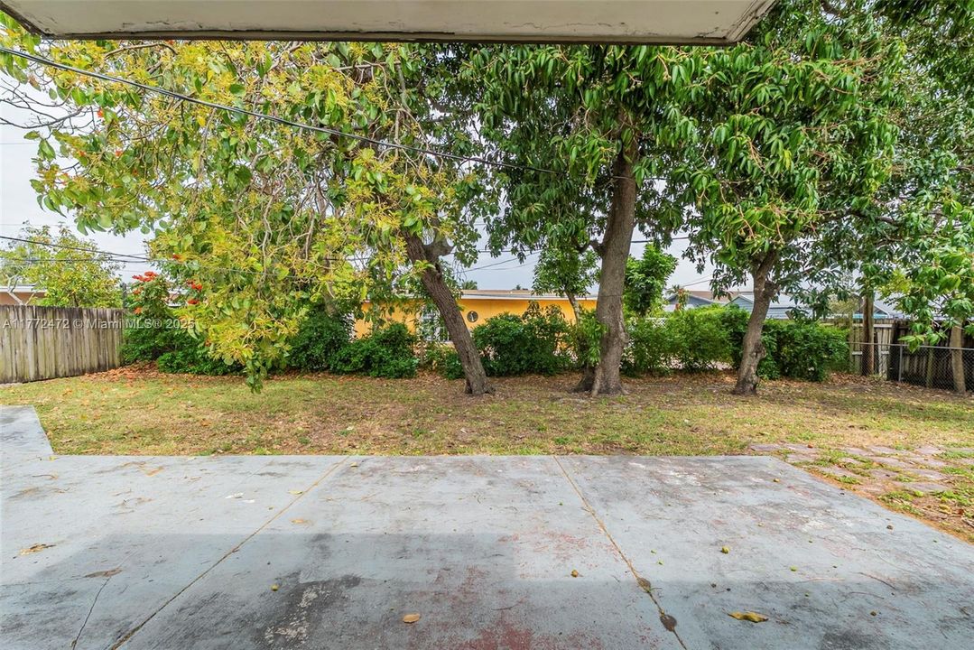 Recently Sold: $555,000 (3 beds, 2 baths, 1422 Square Feet)