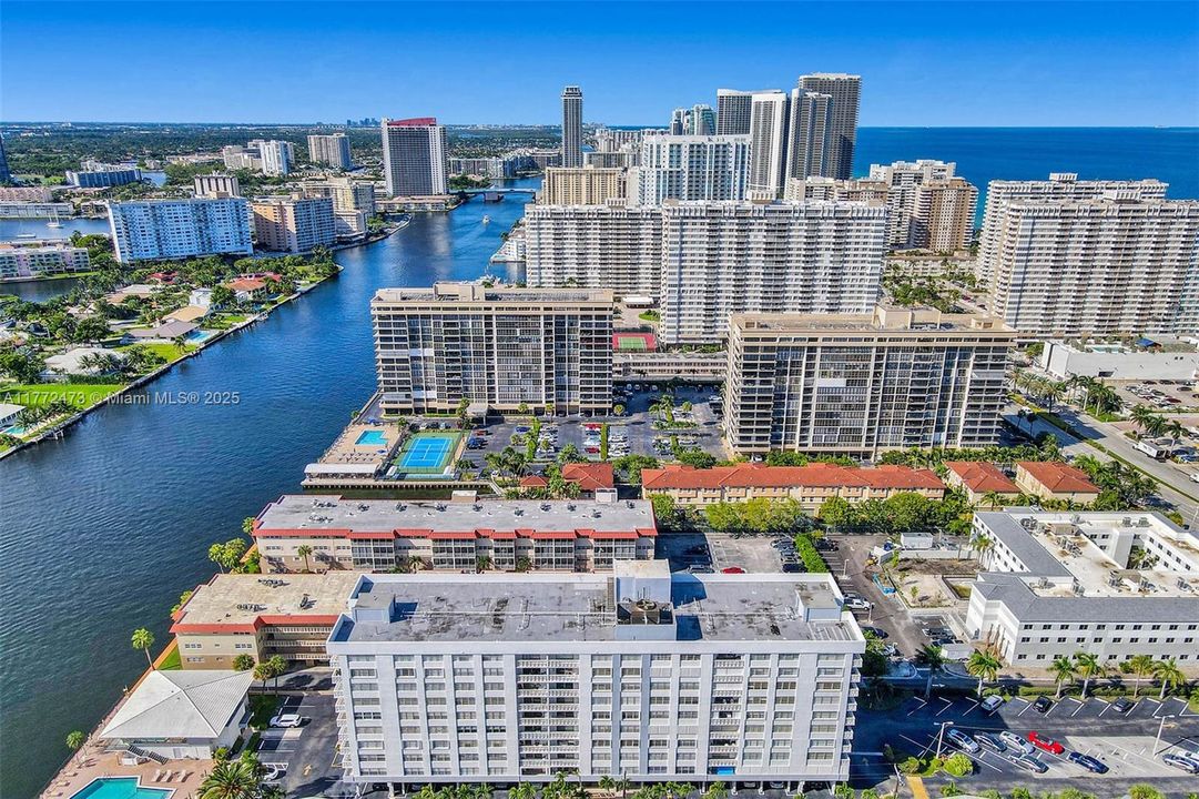 En Renta: $2,475 (2 camas, 2 baños, 1250 Pies cuadrados)