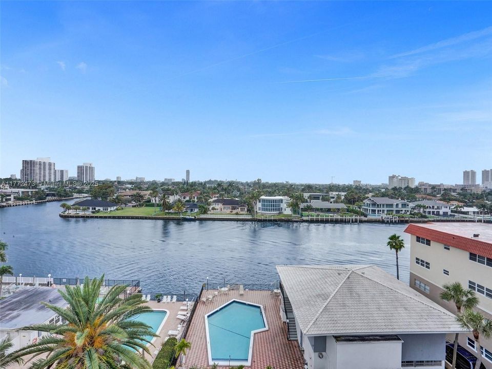 En Renta: $2,475 (2 camas, 2 baños, 1250 Pies cuadrados)