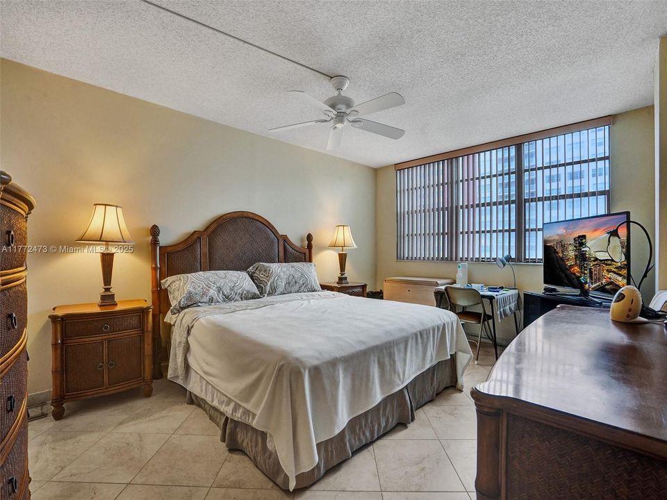 En Renta: $2,475 (2 camas, 2 baños, 1250 Pies cuadrados)