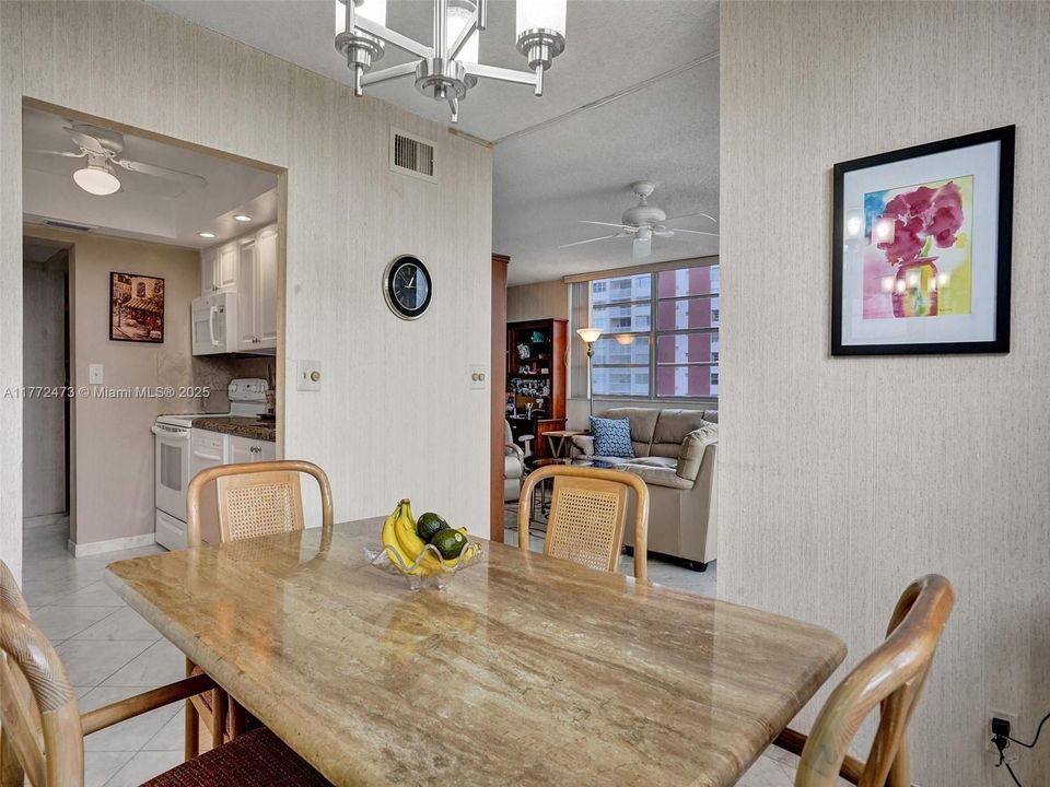 En Renta: $2,475 (2 camas, 2 baños, 1250 Pies cuadrados)