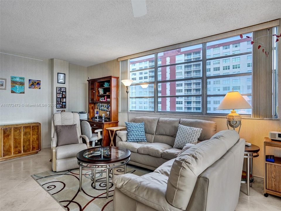 En Renta: $2,475 (2 camas, 2 baños, 1250 Pies cuadrados)