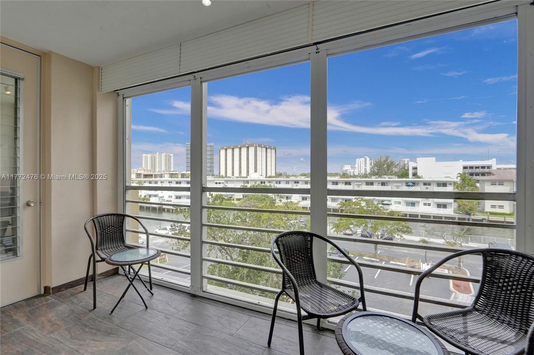 Recently Rented: $2,000 (1 beds, 1 baths, 982 Square Feet)